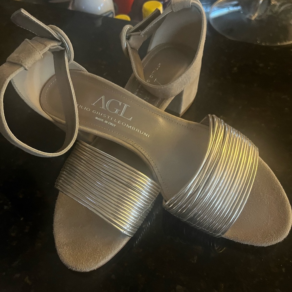 Never used shoes, perfect condition ready to use!